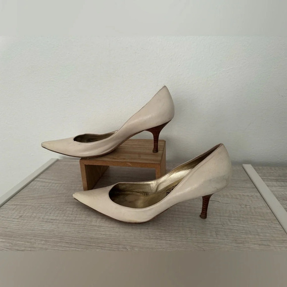 St. John Shoes - Vintage Cream St. John’s Leather Wood Heel Pumps High Heels Size 8 READ